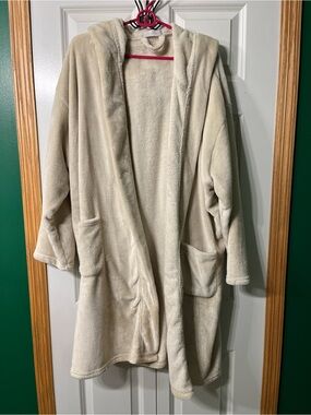summer & rose Plush Hooded Robe in Cream